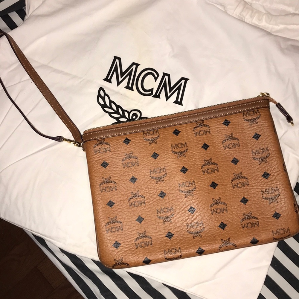 MCM LARGE WRISTLET THAT WAS BOUGHT W BUCKET BAG